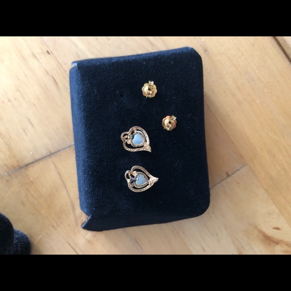 Vintage 14k Gold & Genuine Opal Heart Earrings - Picture 4 of 4